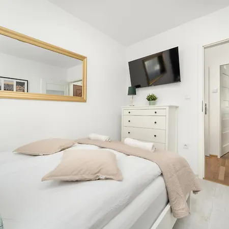 Apartmán W Centrum Wroclawia Tuz Przy Rynku Z Biurkiem Do Pracy Zdalnej By Renters