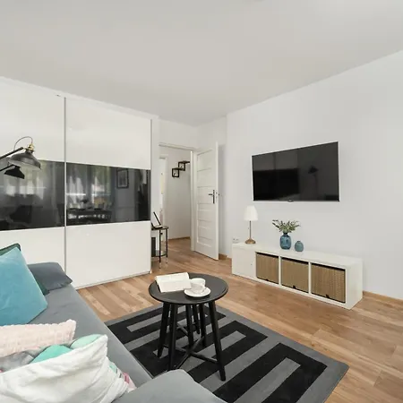 W Centrum Wroclawia Tuz Przy Rynku Z Biurkiem Do Pracy Zdalnej By Renters Vratislav