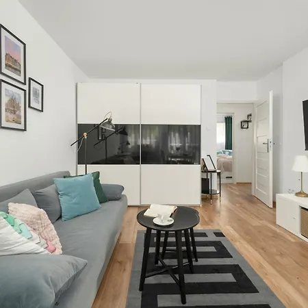 W Centrum Wroclawia Tuz Przy Rynku Z Biurkiem Do Pracy Zdalnej By Renters