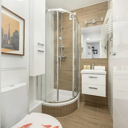 W Centrum Wroclawia Tuz Przy Rynku Z Biurkiem Do Pracy Zdalnej By Renters